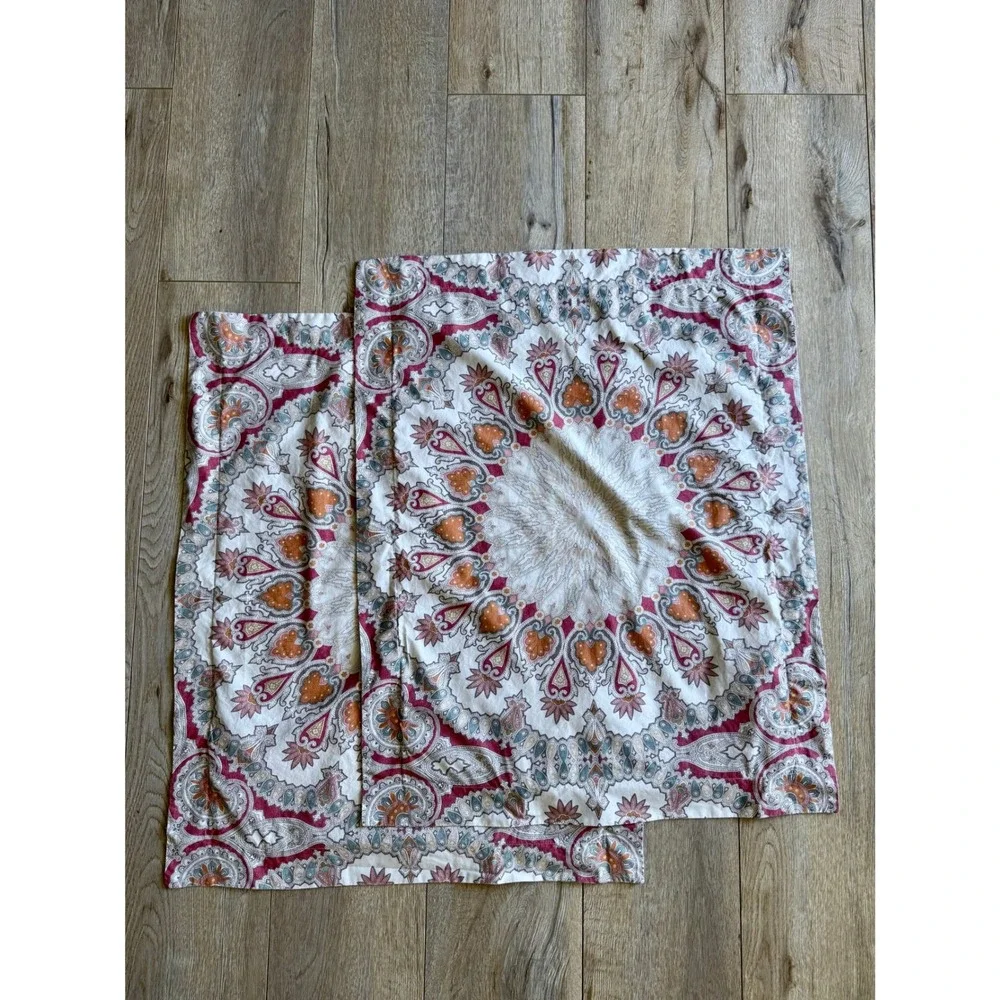 Pottery Barn Cream Burgundy Valencia Paisley Medallion 2 Standard Pillow Shams